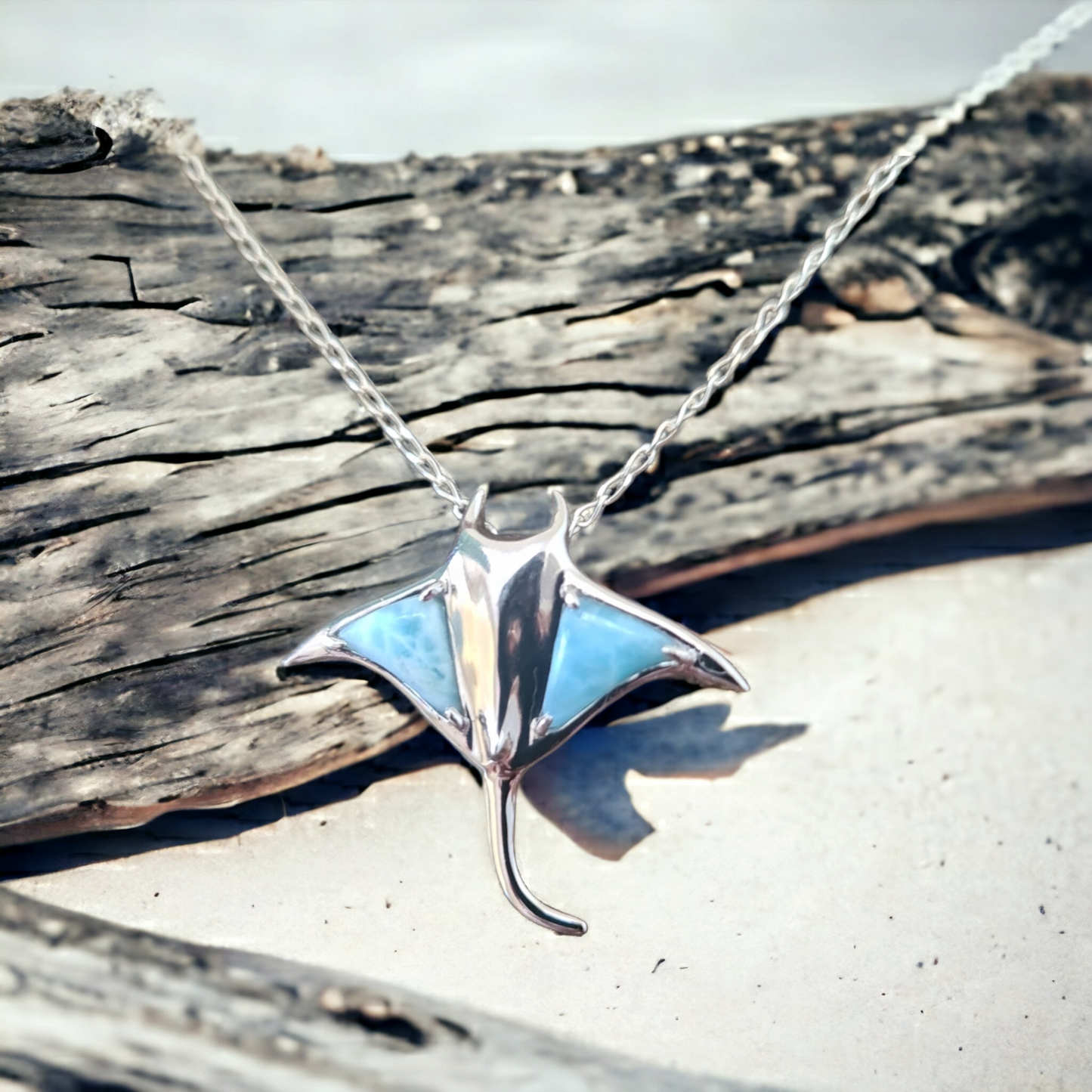 Ninglaoo Blue Mantaray Necklace