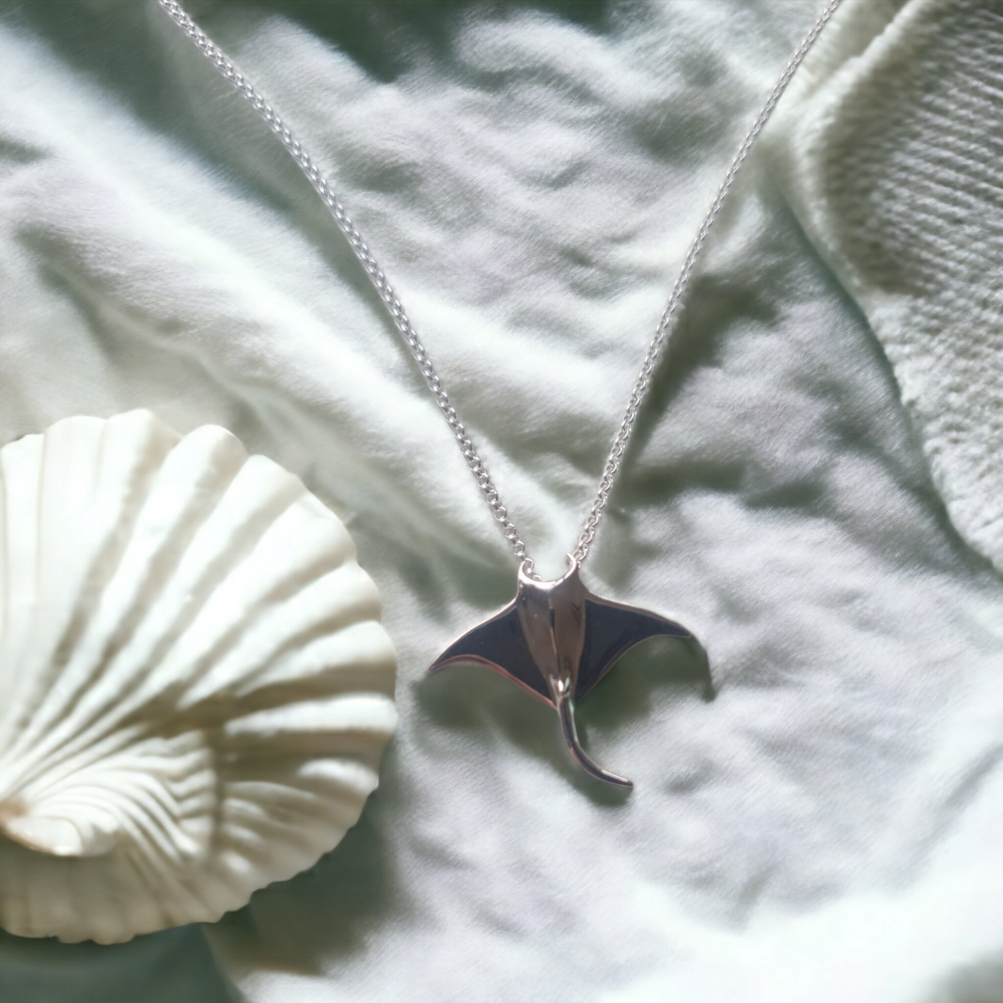 Ninglaoo Mantaray Necklace