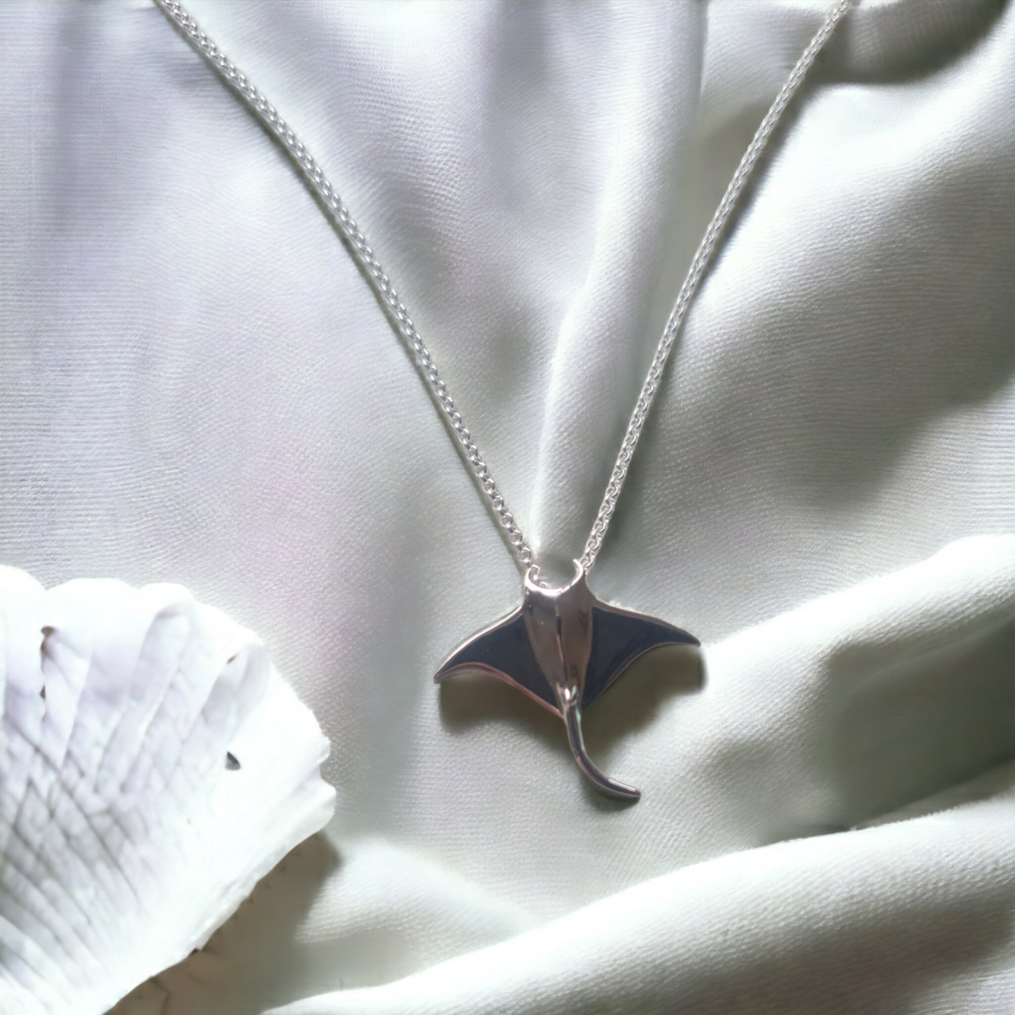 Ninglaoo Mantaray Necklace
