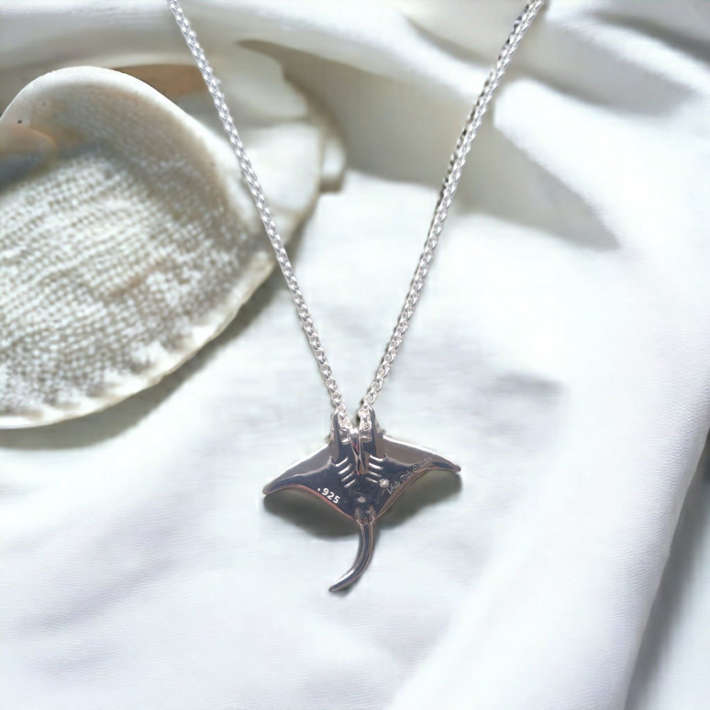 Ninglaoo Mantaray Necklace