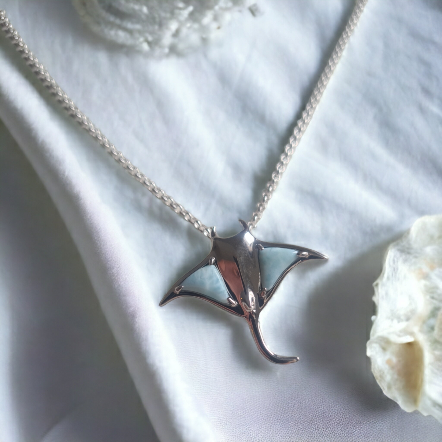 Ninglaoo Blue Mantaray Necklace