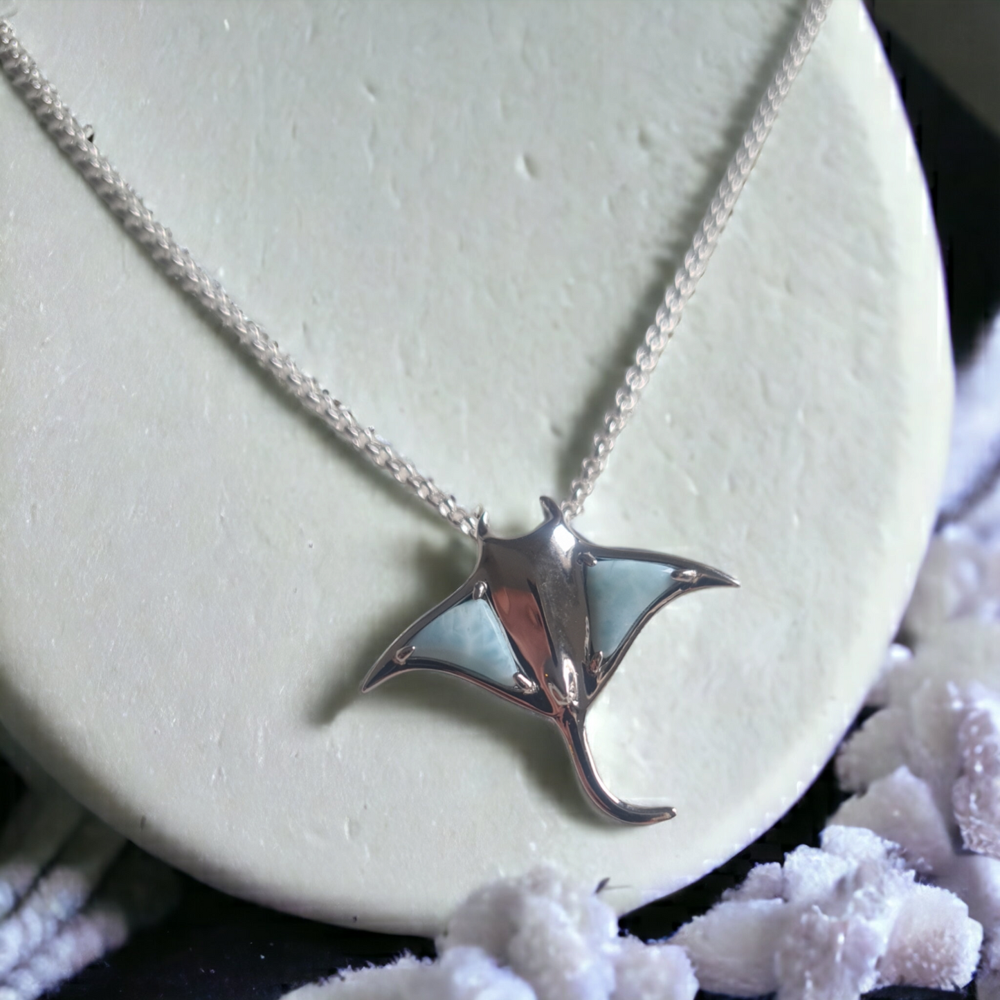 Ninglaoo Blue Mantaray Necklace